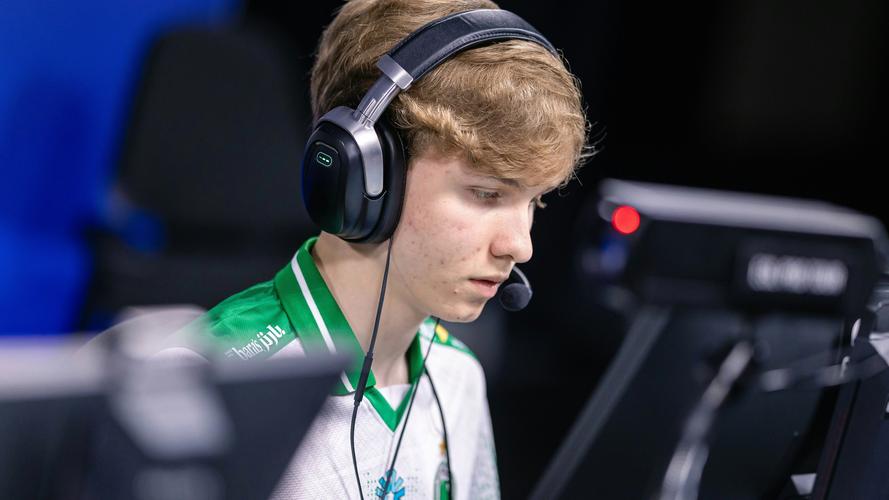 体对抗不断 体对抗不断